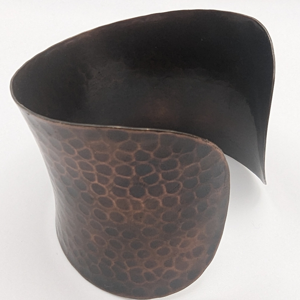 Beautiful 2-in honeycomb copper cuff